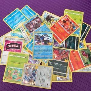 100 Random Pokémon cards lot